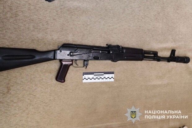На Дніпропетровщині військовий з автоматом влаштував стрілянину біля супермаркету: є загиблі