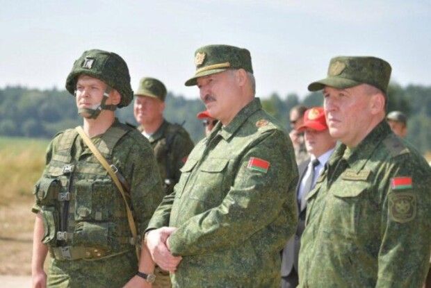 лукашенко став майже повністю залежним від росії, - британська розвідка
