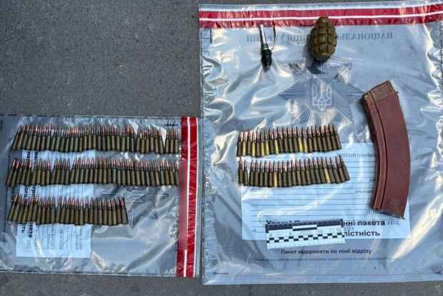 На Рівненщині чоловіка затримали з гранатою та патронами у пакеті
