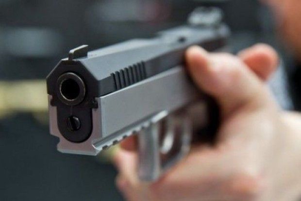 У Ковелі чоловік застрелив зятя та свата, а тоді убив себе