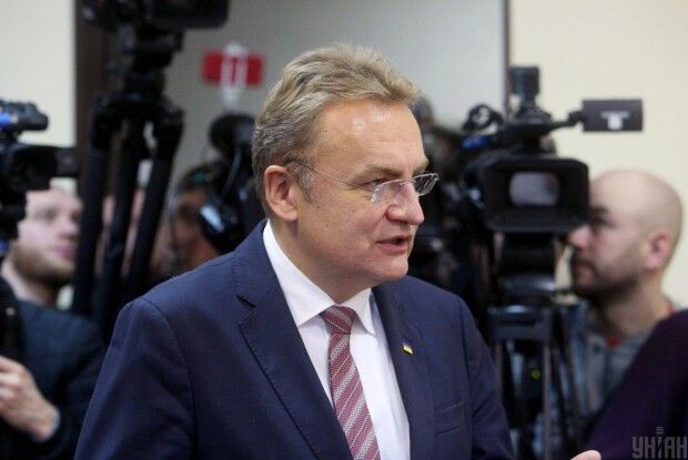 «Керівники фракцій, будь ласка, підійдіть до президії… Бл***»: міський голова Львова заматюжився під час засідання міськради
