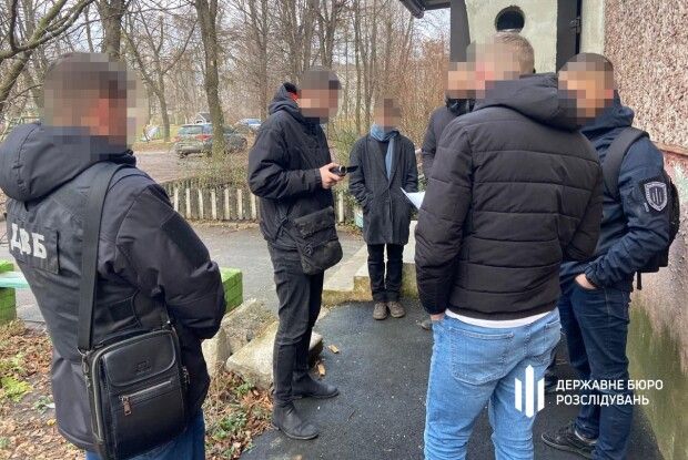 Привласнив півмільйона гривень підозрюваного : ДБР викрило правоохоронця-хабарника