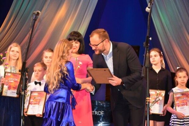 Творчо обдарованих дітей нагородили грошовими преміями та оваціями