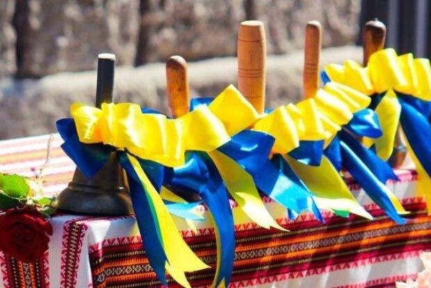 У Луцькій школі №9 відзначають Свято останнього дзвоника онлайн (Відео)