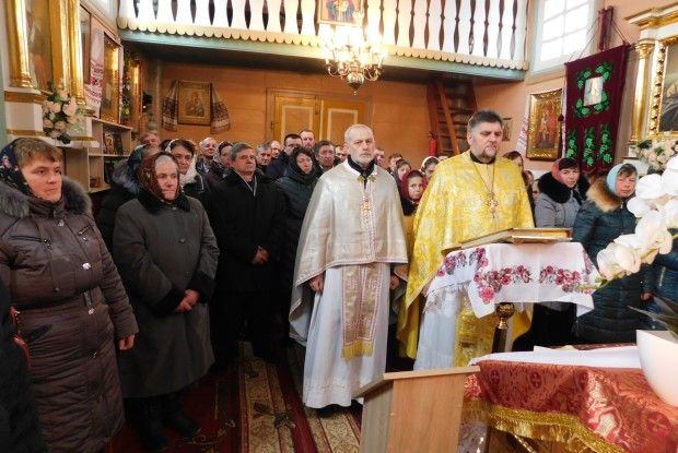 У Смоляві на Горохівщині громада зреклася Московського патріархату. Але без шарпанини не обійшлося (Фото)