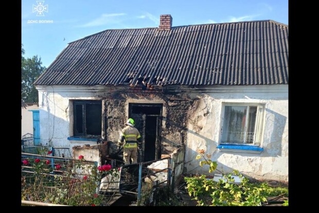 На Волині від замикання в холодильнику загорілася хата