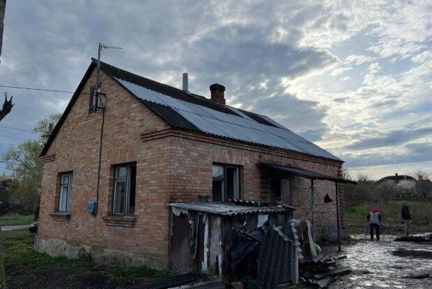 На Рівненщині відновили покрівлі в хатах, які постраждали після ракетних ударів (Фото)