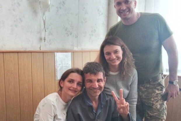 «Продав улюблений годинник, щоб купити хліб»: дочка Михайла Діанова про спогади батька з полону