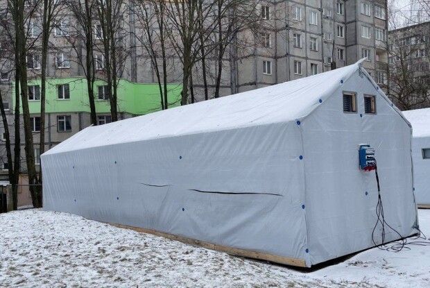 Шукають свідків: пошкоджені будиночки у містечку незламності в Рівному (Відео)