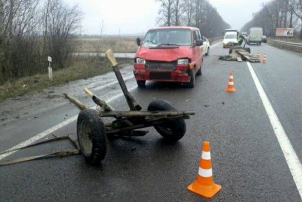 У Шацькому районі легковик зіткнувся із підводою  