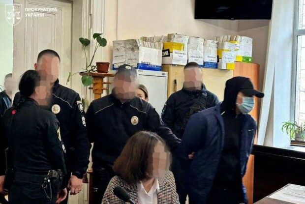 Житель Житомира отримав довічне ув'язнення за вбивство дитини та її матері