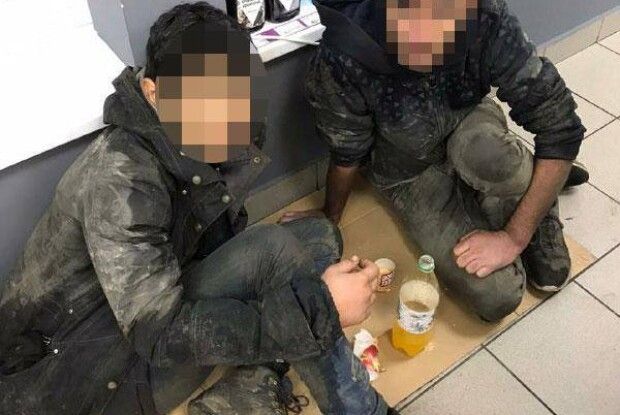 На Рівненщині виявили двох виснажених та голодних парубків з Пакистану