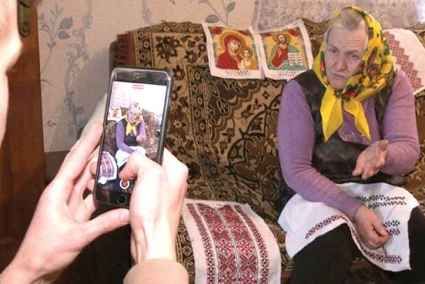 Завдяки внукові бабуся стала популярною блогеркою