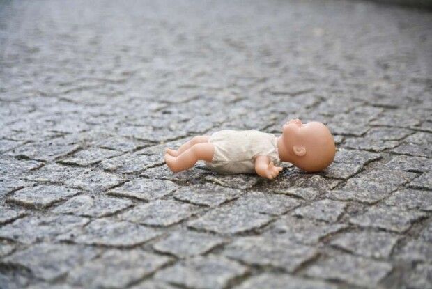 Народила,  але не стала матір’ю