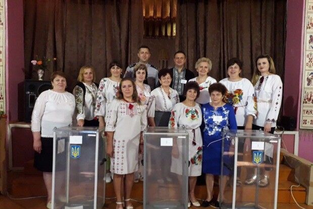 На батьківщині Степана Кривенького день виборів члени комісії розпочали піснею «Волинь моя»