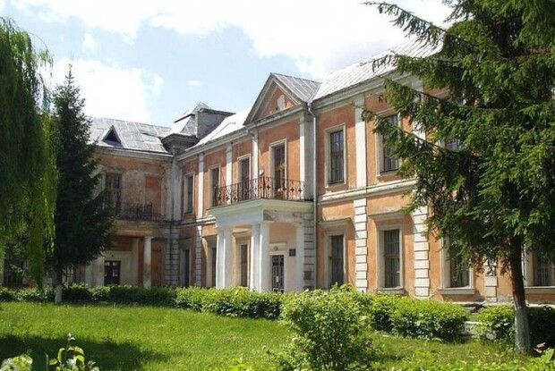 На Волині двох пацієнтів лікувало 50 медиків