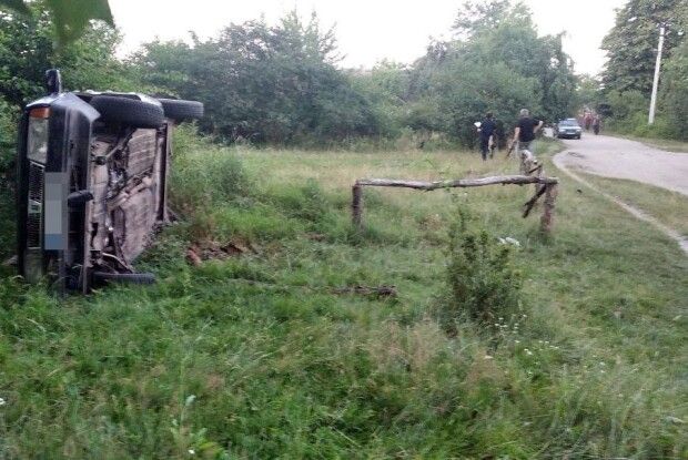 «Жінку та дитину затиснуло під авто»: на Рівненщині п’яний водій наїхав на людей
