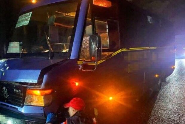 На Рівненщині маршрутка на смерть переїхала чоловіка