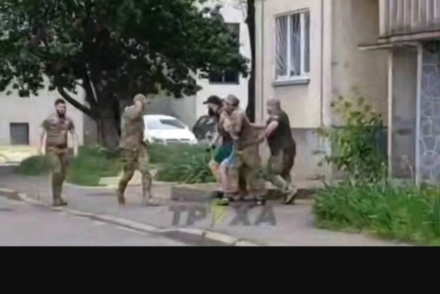 В обласному центрі Волині пʼятеро співробітників ТЦК та СП затримали утікача