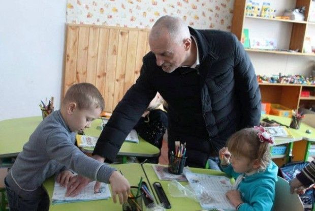 В яких умовах навчаються діти