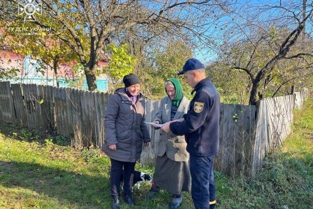 У волинських селах до будинків приходили рятувальники