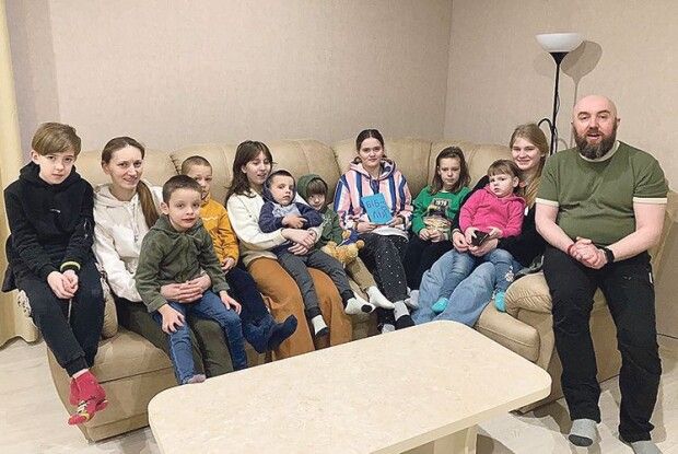 Лучани Сергій і Тетяна Шурми  вже під час війни взяли в свою  прийомну сім’ю ще 5 чужих дітей