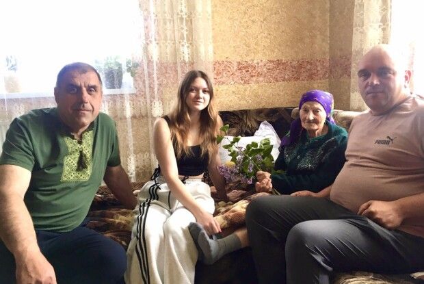 Пережила Другу світову та молиться за мирне небо: довгожителька з Волині відзначила 94-річчя