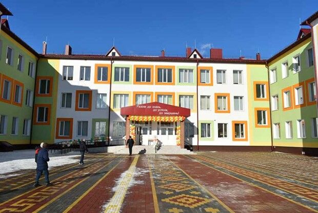 На Волині нову сільську школу за 120 мільйонів відкрили і одразу закрили. Хто винен?