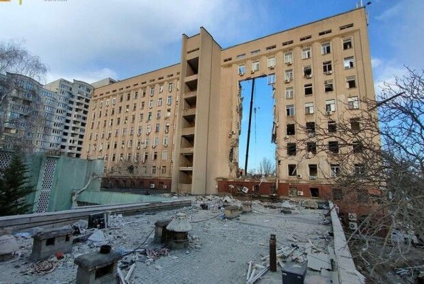 Кількість загиблих внаслідок удару по Миколаївській ОДА зросла до 38 осіб