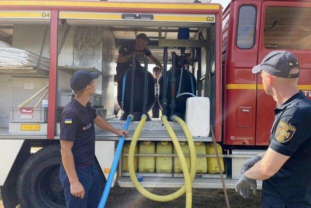 Волинські рятувальники відпрацювали навички з очищення води біля річки Стир