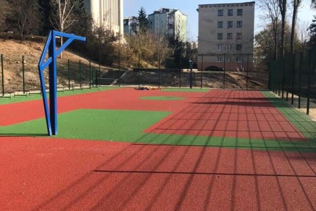 У Луцьку будують унікальний баскетбольний майданчик (фото)