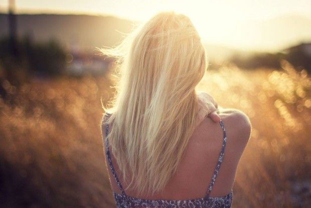 Злапали блондинку-рецидивістку, яка залицялася до п'яненьких чоловіків і цупила у них телефони...