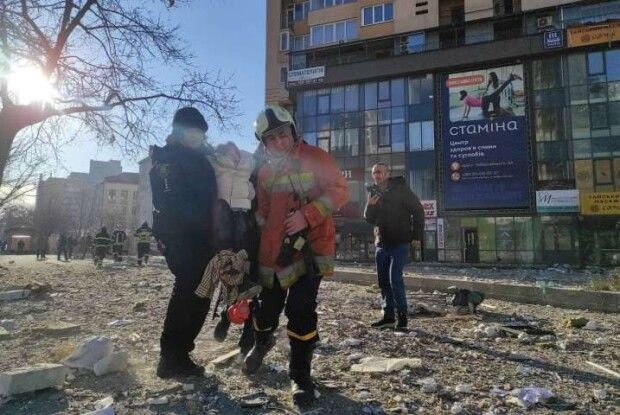 Ракетний обстріл будинку в Києві: показали і розповіли усі подробиці (Фото, відео)
