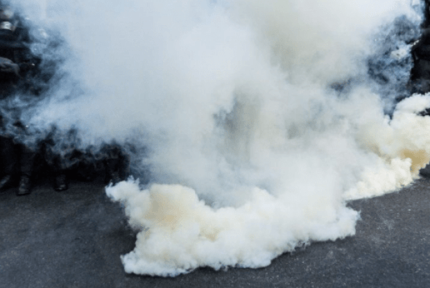 Під час засідання Млинівської селищної ради... поліція застосувала сльозогінний газ