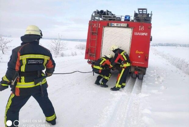 На Волині автомобіль злетів у кювет (Фото)