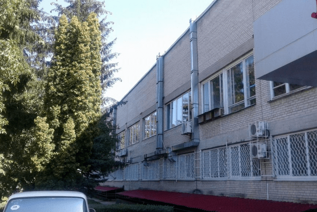 Терпіла понад 10 років: луцькі медики видалили 15 кілограмів зайвого жиру пацієнтці 