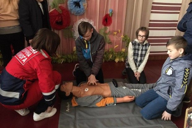 Луцьких школярів навчали, як діяти до приїзду «швидкої»