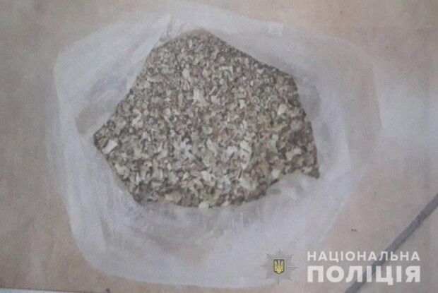 У селищі на Волині жінка торгувала маковою соломкою