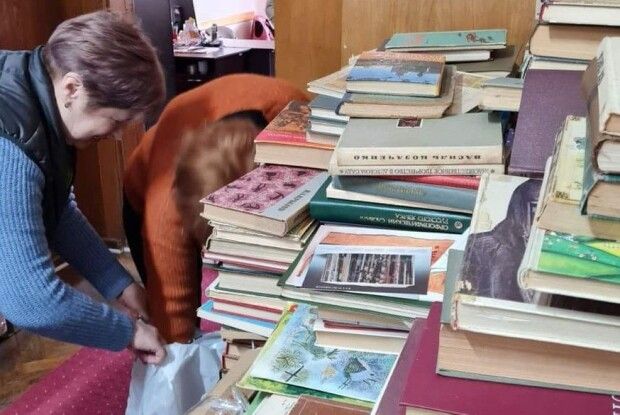 У Луцьку триває збір російськомовної літератури на макулатуру