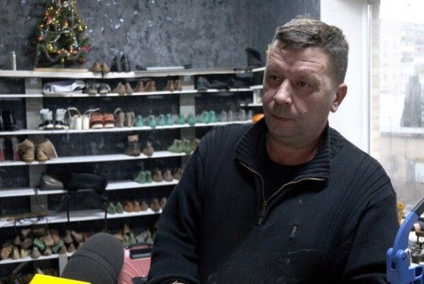 Чоботар з Луцька безплатно ремонтує берці, рюкзаки та плитоноски військовим