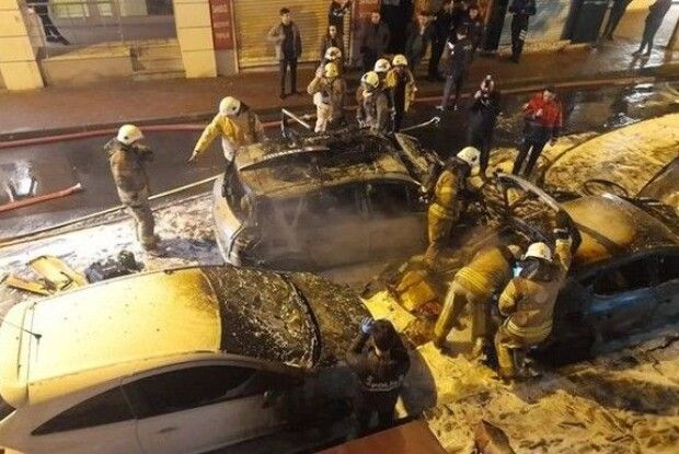 У Стамбулі знову теракт: вибухнув замінований автомобіль