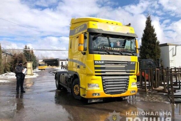 На Рівненщині водій вантажівки відїжджав заднім ходом і наїхав на пішохода