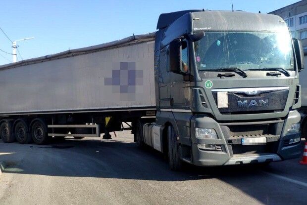 На Рівненщині водій вантажівки спричинив смертельне ДТП