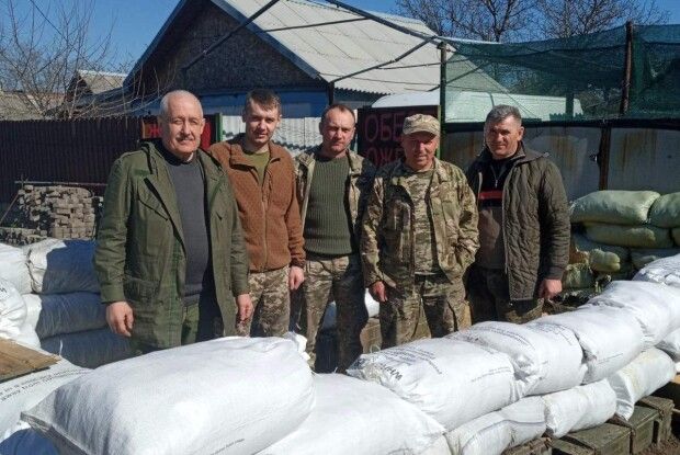 Волинські волонтери підтримали перед Великоднем воїнів на передовій