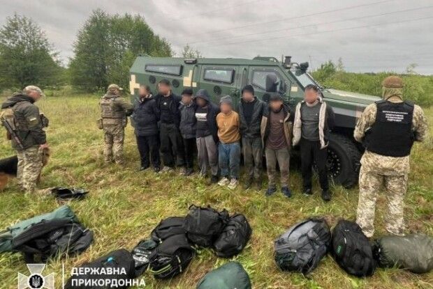 На Поліссі затримали 8 афганців-нелегалів, які потрапили до нас з Білорусі (Фото)