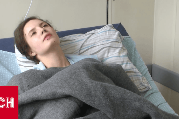 Дівчина вилетіла з 9-го поверху під час атаки на Київ і вижила