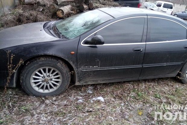 Поліцейські виявили автомобіль із сумнівними документами 