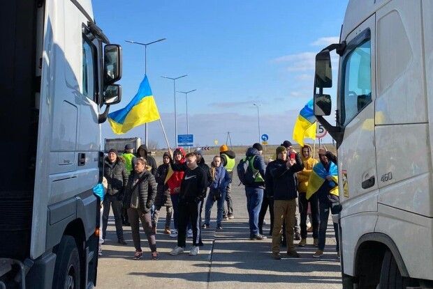 Усі фури з росії та білорусі зобов’язали покинути Євросоюз до 16 квітня (Відео до сліз)