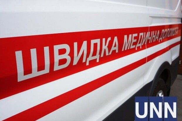  Металева конструкція впала на людей у центрі міста