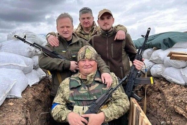 Легендарний футболіст Ігор Бєланов разом із сином захищає Україну в окопі (Фото)